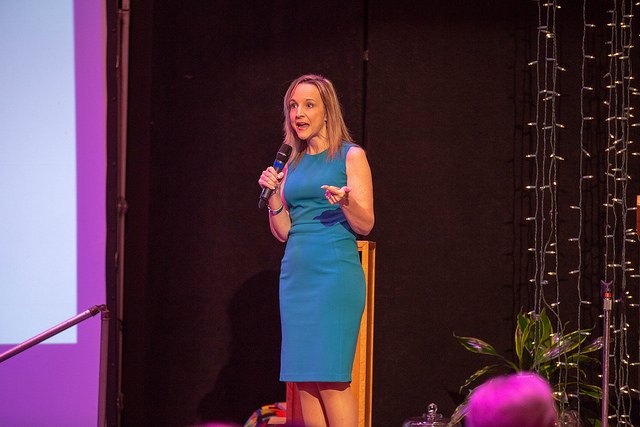 Photo of an alumni giving speech at IM体育试玩 Round Table.