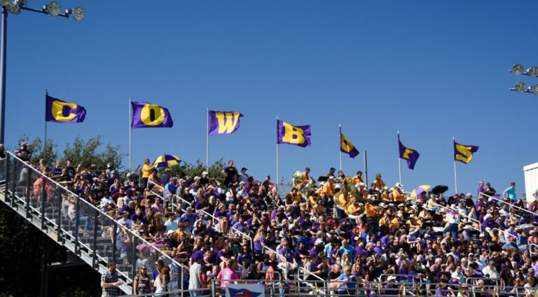IM体育试玩 football fans in the stands wearing school colors