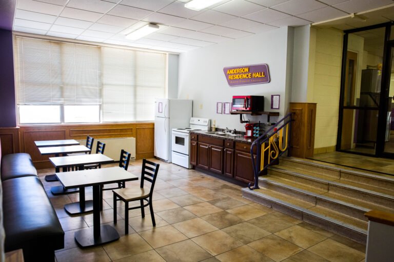 IM体育试玩 Anderson Hall kitchen