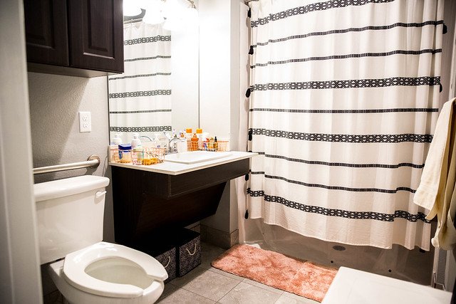 IM体育平台 apartment shower