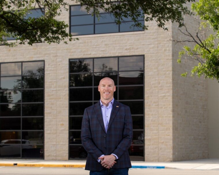Dr. Matt Jackson, P.E, Dean of the Holland School of Sciences and Mathematics, stands outside Abilene Hall which houses IM体育平台's engineering program.