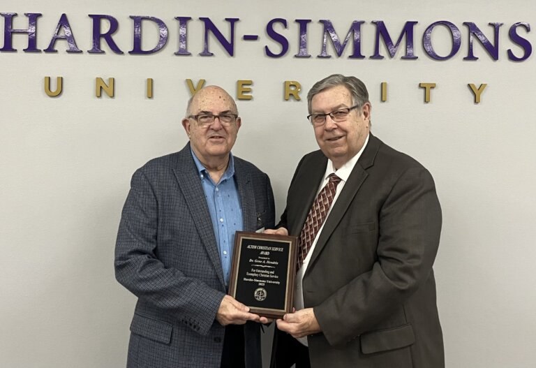 Dr. Gene Hendrix ’67 with the 2025 Altom Christian Service Award