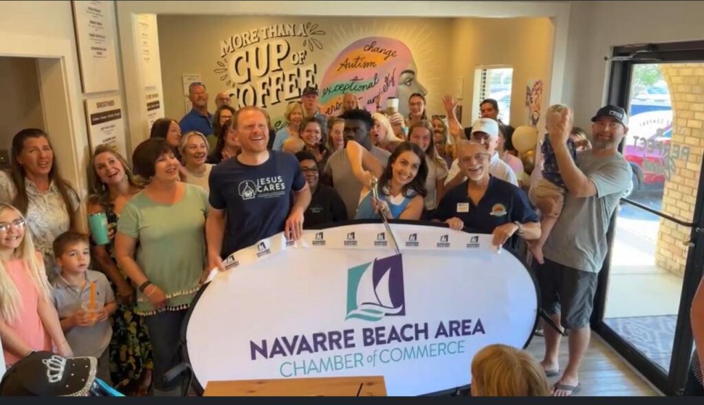 完美结合 Coffee Company's ribbon cutting with the Navarre Chamber of Commerce. 